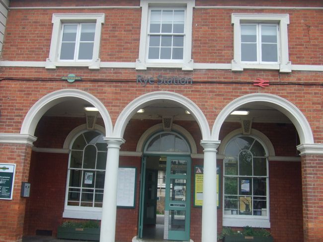 途中ノロノロ運転が入り、予定の乗換えができず、<br />30分遅れで到着です。