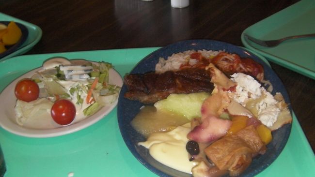 IMAXシアターで映画を見たあと、すかさず昼食。<br />見かけはおいしそうですが。。。