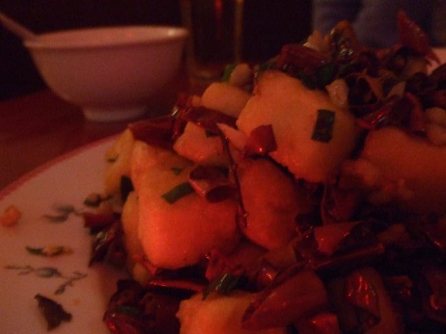 唐辛子をよけつつ食べるのです。