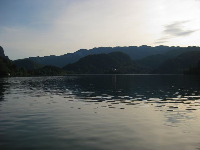 ブレッド湖に着きました〜。