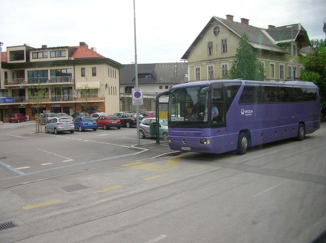 スロベニアのバス。<br />ほぼ時刻通りです。<br />車内も快適！