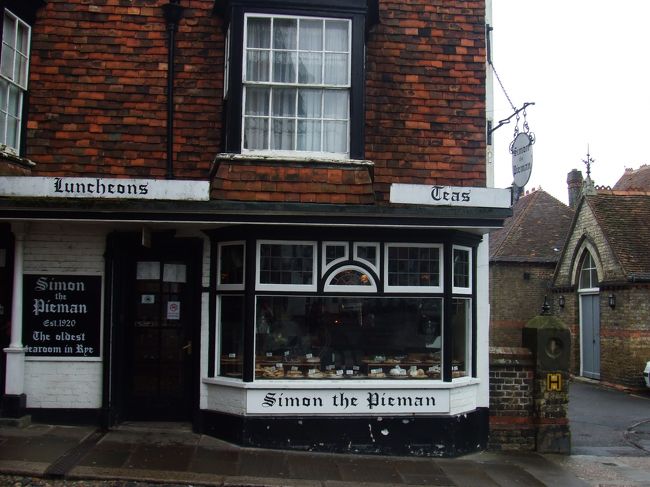 お昼ごはんのためにティールームへ。<br />ここも10年前に訪れたお店です。<br />変わってません^ ^