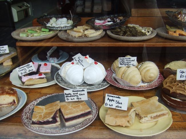 お店のディスプレイ。<br />素朴なお菓子が並んでいます。<br />なんて魅力的なんでしょう！