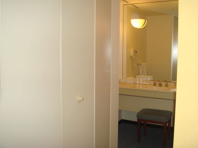 バスルームは明るく広く、アメニティも充実でＯＫ．うちの基準は、フォームバス（泡です）がついているかどうか。