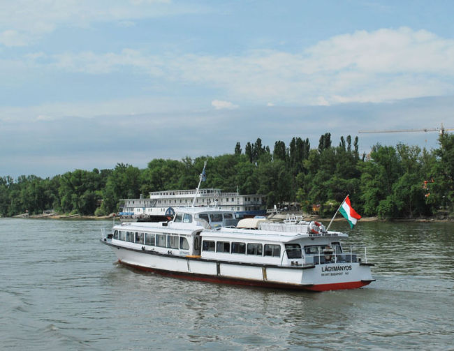 5/24　朝からまたドナウ川。<br />船でセンテンドレへ向かいます。