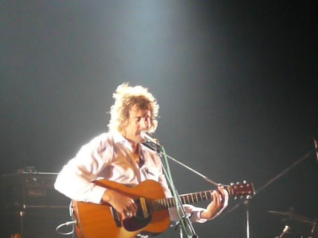 「DONAVON FRANKENREITER」<br /><br />大御所ならではのパフォーマンスを見せてくれました。<br /><br />遅くなったこともありアンコールでは急接近出来ました。<br /><br /><br />GREENROOMは最高でした。<br /><br />２０１０年は大さん橋から赤レンガ倉庫に移るようですが、どんなパフォーマンスを見せてもらえることでしょうか。<br /><br /><br />ジャックジョンソンにハグしてもらった聖地に参戦しますよ！<br /><br />必ず。。。