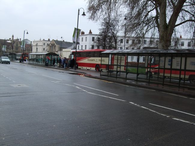 チェルトナムでバスに乗りボートンオンザウォーターへ向かいます！