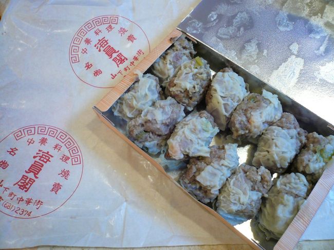 食べごたえのあるシュウマイでした。<br /><br />人気の理由が分かりました。<br /><br />いつもなら中華街に遊びに行っても食事は１回しかできませんが、今回は３回も、しかも山東、梅蘭、海員閣の人気店に行けたことが良かったです！！<br /><br />グリーンルーム初参戦の感想はとても良かったです！！<br />生で聴くと更にアーティストのファンになってしまいます。<br />（ちなみに今のBGMは「Curly Giraffe」です。）<br />　そして最近わかった事ですが、グリーンルーム２日目に出演していた「SPECIAL OTHERS」がRIJで聴けるので楽しみにしていたのですが他のアーティスト（こちらもかなり楽しみ）とダブっていることが分かり今からすごーく迷っています。さて、どーしましょう！？<br />結果は８月に綴りたいと思います。<br /><br />読んで下さってありがとうございました。<br /><br /><br />　　　　　LOVE&amp;TRAVEL