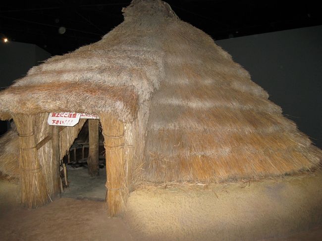 味噌蔵見学の後は、長野県立歴史館。こちらはなかなか立派な建物で、竪穴式住居など、長野の歴史が時系列に展示されており、なかなかたいした展示場でした。特設展では善光寺信仰の歴史が展示されており、善光寺参りの前に、ちょうどよい事前勉強となりました。
