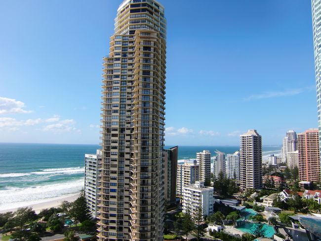 3日目♪<br />朝起きてすぐにバルコニーへ。<br />泊まったホテルの23階部分からの眺め♪<br />お天気最高♪<br /><br />この日は日本で予約していたレンタカーに乗って<br />ドリームワールドへむかいま〜〜す♪