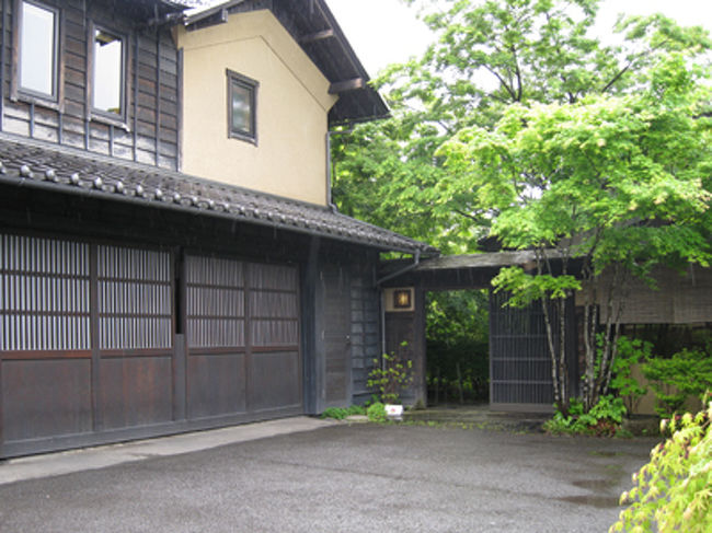 小布施は栗が有名です。栗ソフトクリームを食べながら、かわいい雑貨店やお菓子やさんをめぐります。