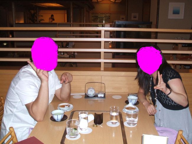 ２日目の夕食時です。この日はホテル内にある和食のレストラン「彩いろどり」をクラブラウンジで事前に予約をしておきました。食事は島豆腐会席を食べました。お値段もお酒を１人３杯づつ飲んでいるのにホテル内としてはリーズナブルでした。<br /><br />この日は、クラブラウンジで夕食前に食前酒を飲んだり、食後はお部屋でシャンパンを飲んだりで飲んでばっかでした・・・