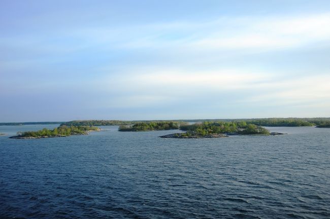 小島が無数に浮かんでいます。