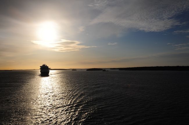 この船はこのあとストックホルムまで、すぐ後ろをついて来ます。