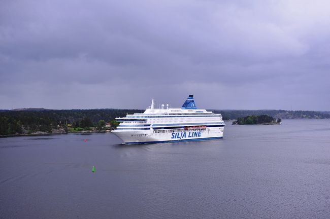 左前方からシリアラインが来ます。<br />すれ違います。