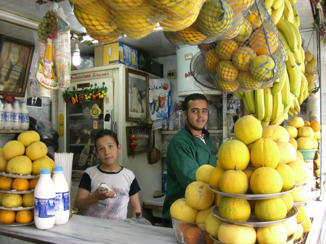 ジュース屋さんやジュース屋台も多い。<br /><br />めっちゃ美味しいし、乾燥してて喉がかわくので飲みまくり！