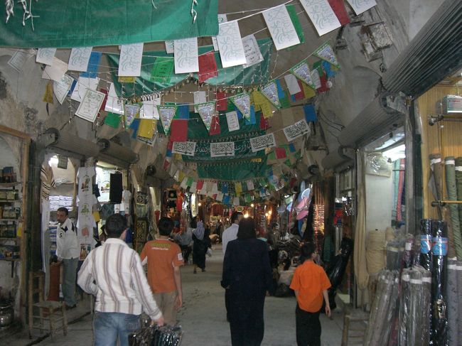 有名なスーク。メインの通りから外れると迷子になる。アレッポといえば石鹸だよね。重いから買わなかったけど。