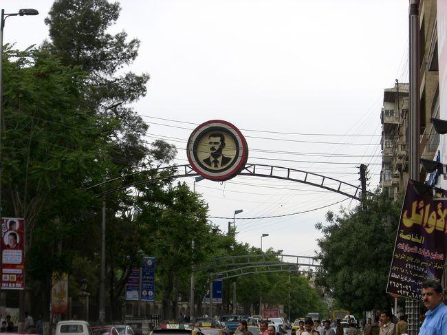 ここにもいらっしゃる。<br /><br />と、ここでカメラが故障！ヤツの怨念か？<br /><br />治りそうもないのでこの先は携帯カメラでー。