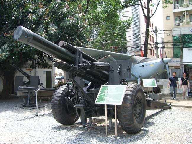 戦争証跡博物館へ。<br /><br />ベトナム戦争時使用した戦車、戦闘機、牢獄などが見れます。<br />