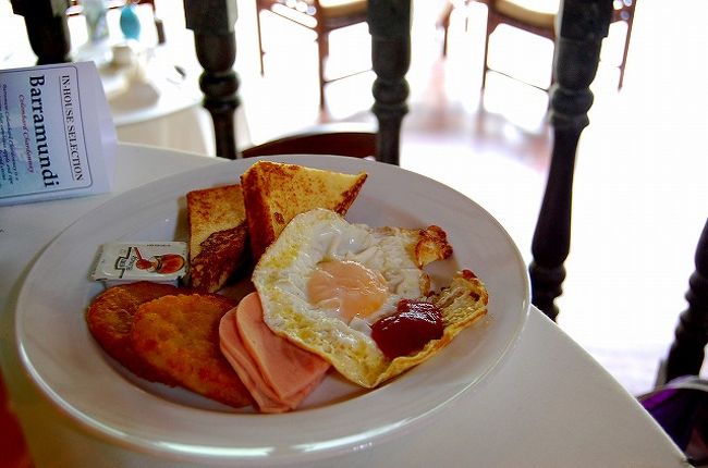 朝食。<br />今日は洋風で♪<br /><br />フレンチトースト、ハッシュドポテト、ハム、目玉焼き。<br />今日はスケジュールがゆるいので、朝から気持ちにも余裕があります♪<br />優雅な朝食〜。