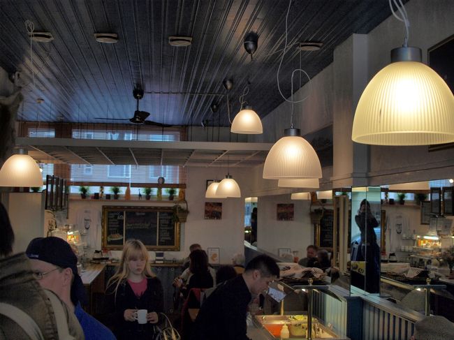 だ・け・ど！<br /><br />店内は改装済み（泣）<br /><br />なんとなくの名残しか無く・・・。<br />お店の60％は日本人で埋め尽くされていました。