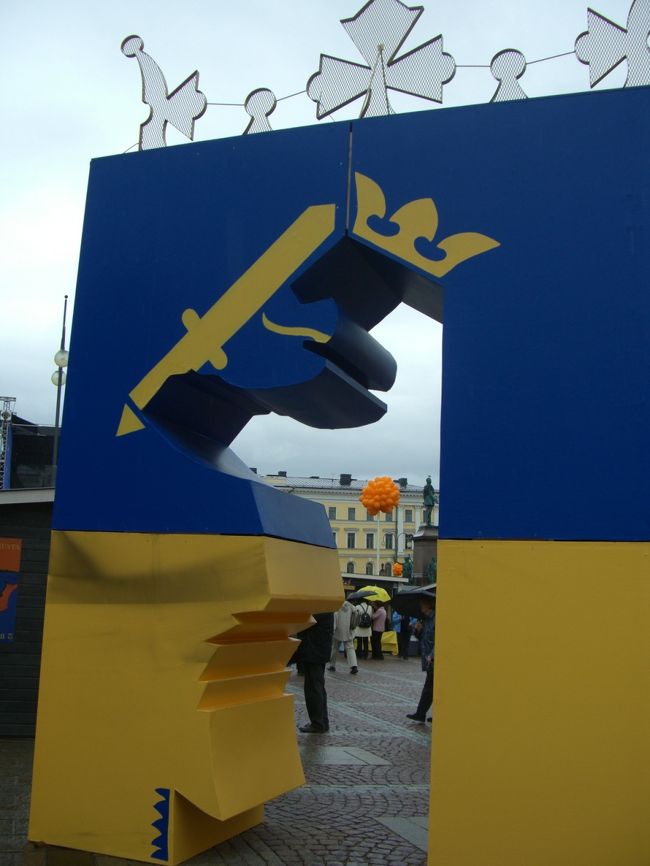 晴れた日にもう一度、大聖堂を撮りに来ようと決意。<br /><br />そんなキモチで、<br />元老院広場でのイベントを後にしました。<br />