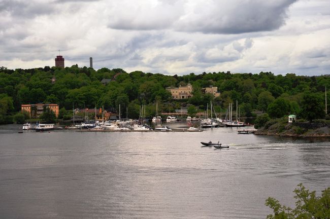 岡から向こうの島が見えます