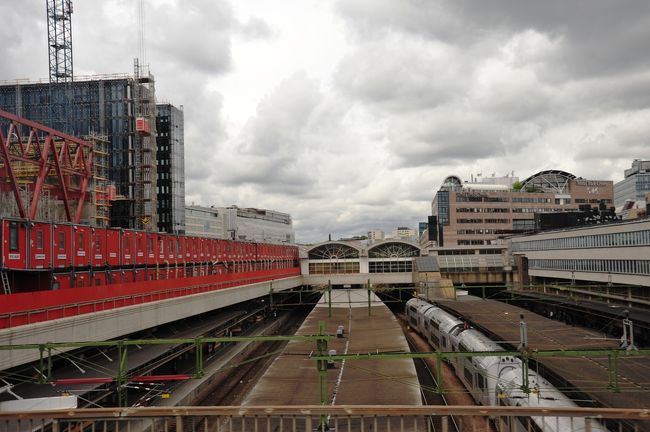 ストックホルム中央駅の横を通ります。