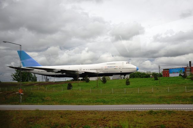 空港の近くです。<br />廃飛行機を使ったユース・ホステルだそうで、食事も機内食のような形態ででてくるとか<br /><br />そして<br />ストックホルム発16：40、オスロ着17：35でノルウェーへ入国します。