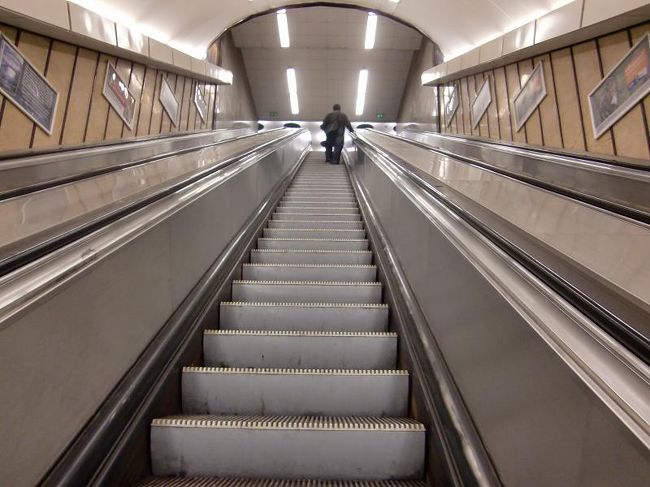 ブダペストの地下鉄。<br />とにかく深い。