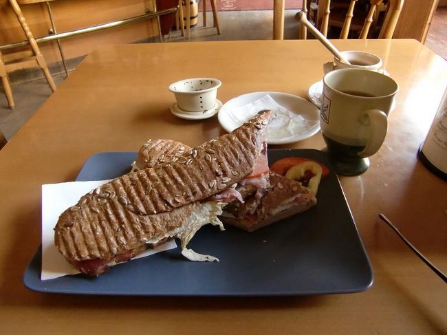 腹ごしらえをして…