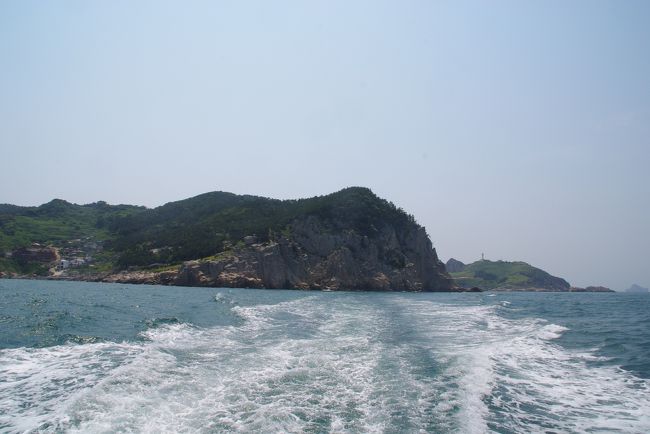 小毎勿島と灯台島。<br /><br />引き潮の時は渡れるそうです。<br /><br />