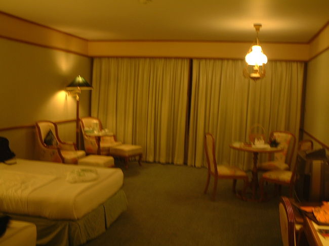 部屋は広々としてました。<br />ちょっとボケちゃってすみません。