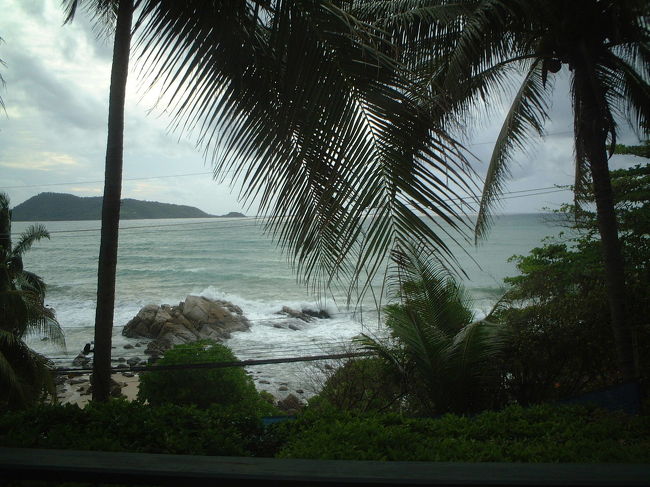 プーケットの海。<br />この時期は海で泳げないみたい。<br />波が強いからかな。