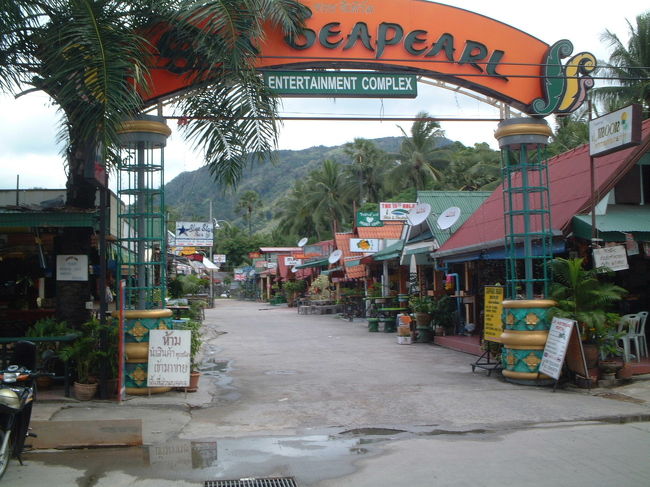 街並みの写真です。<br />レストランやお土産やさんが並んでました。<br />日本人だと高くされちゃうので悲しい。