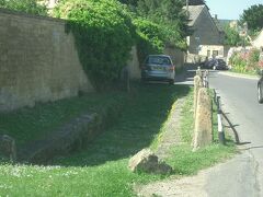 Chipping Campden のcart wash。むかし、荷馬車をこの溝に通して洗ったそうです。