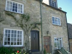 Chipping Campden の療養設備。入口が、部屋数に比べて少なくなっている、、、能書きを聞きました。