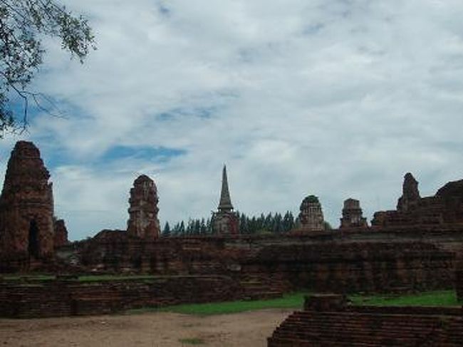 次は【ワット・プラ・マハタート】へ・・・