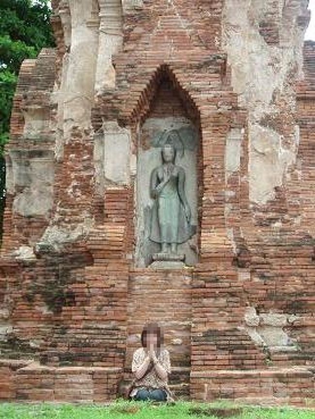 お祈りする母。