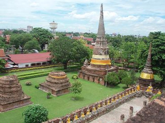 【チェディ】をぐるっと一周。<br /><br />下に、ずらっと仏像様がいっぱい！！<br />壮観ですね〜