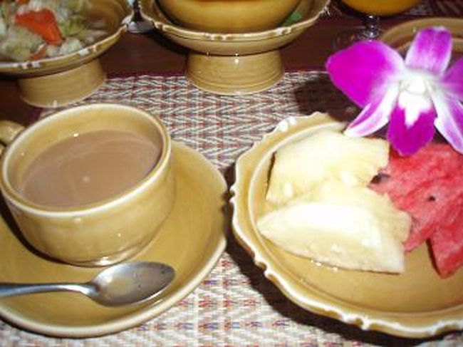 食後に、コーヒー＆フルーツです。<br />スイカ美味しい〜♪