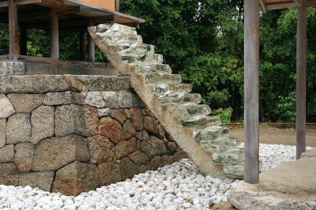 何度か写真で見たことのある<br />クリスタルな階段。