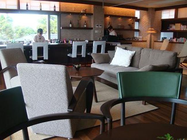 ライブラリー＆バー「南風」で座ってチェックイン。