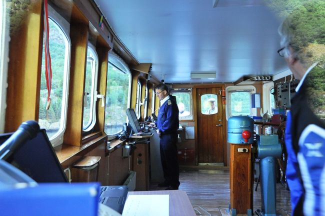 ついで左の方からも覗きます。