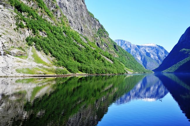 前方の様子<br />山が映る海面にうっとり