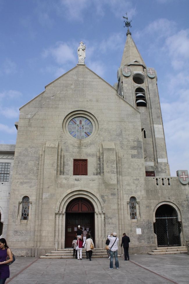 ペンニャ教会。<br />後ろを振り向くとマカオタワーが見える。<br />