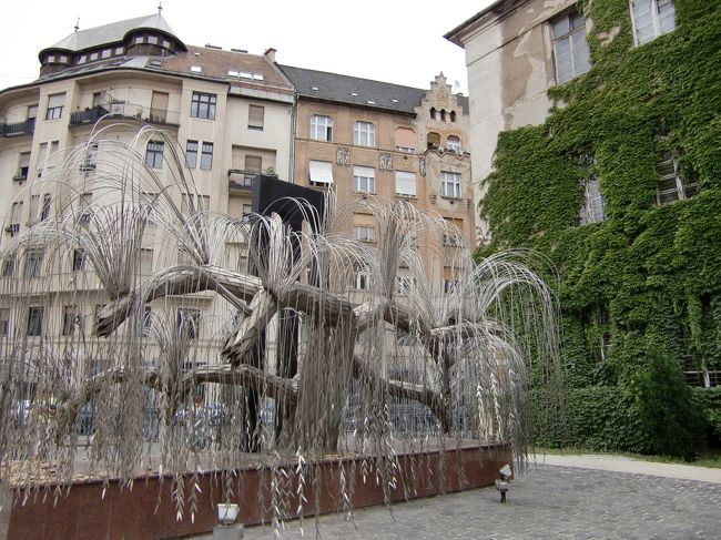 外にはこんなオブジェが。