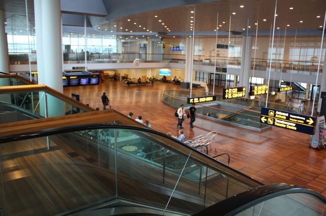 噂通り床はフローリング。手すりも木でとても素敵！