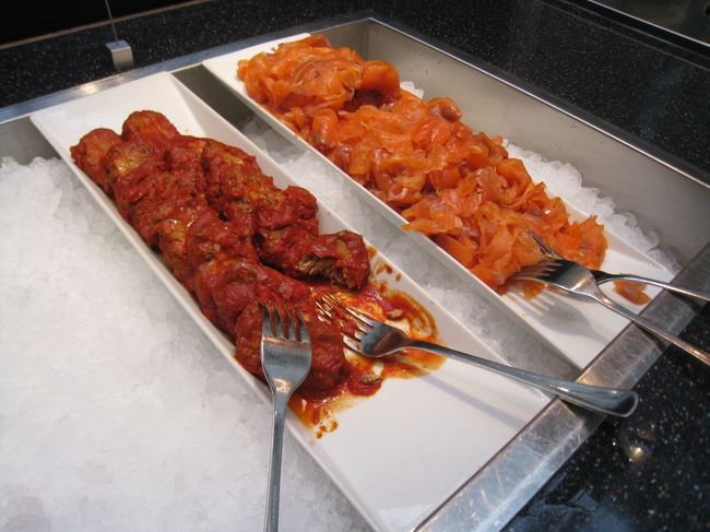 朝食ビュッフェ。やっぱりノルウェーと言えばサーモン！