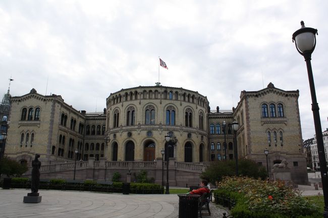 とてもお役所とは思えない美しい建物。